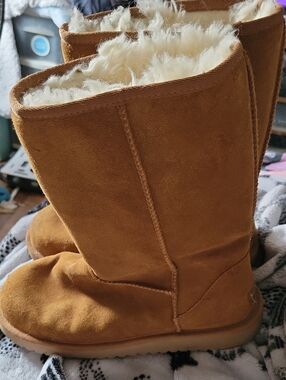 KOOLABURRA BY UGG Chestnut Suede Shearling-Lined Winter Boots